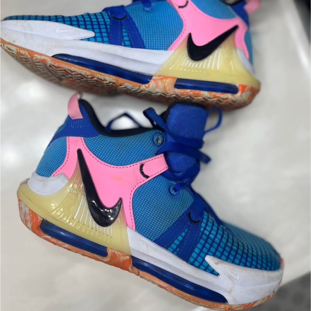 Nike LeBron Youth Size 4.5